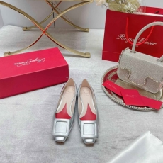 Roger Vivier flat shoes